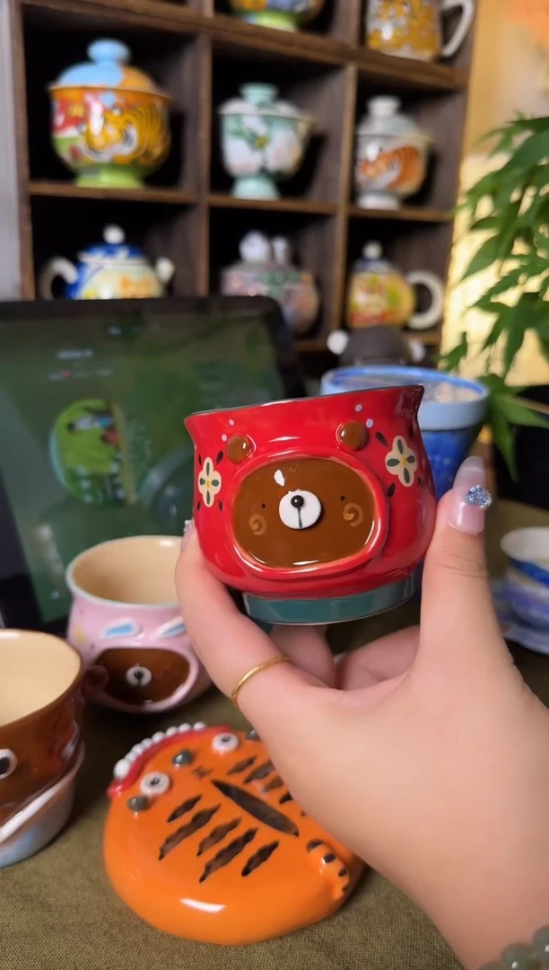 虚度红色小棕熊手握杯1