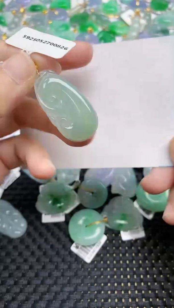 翡翠18K金镶嵌颈饰天然翡翠A货