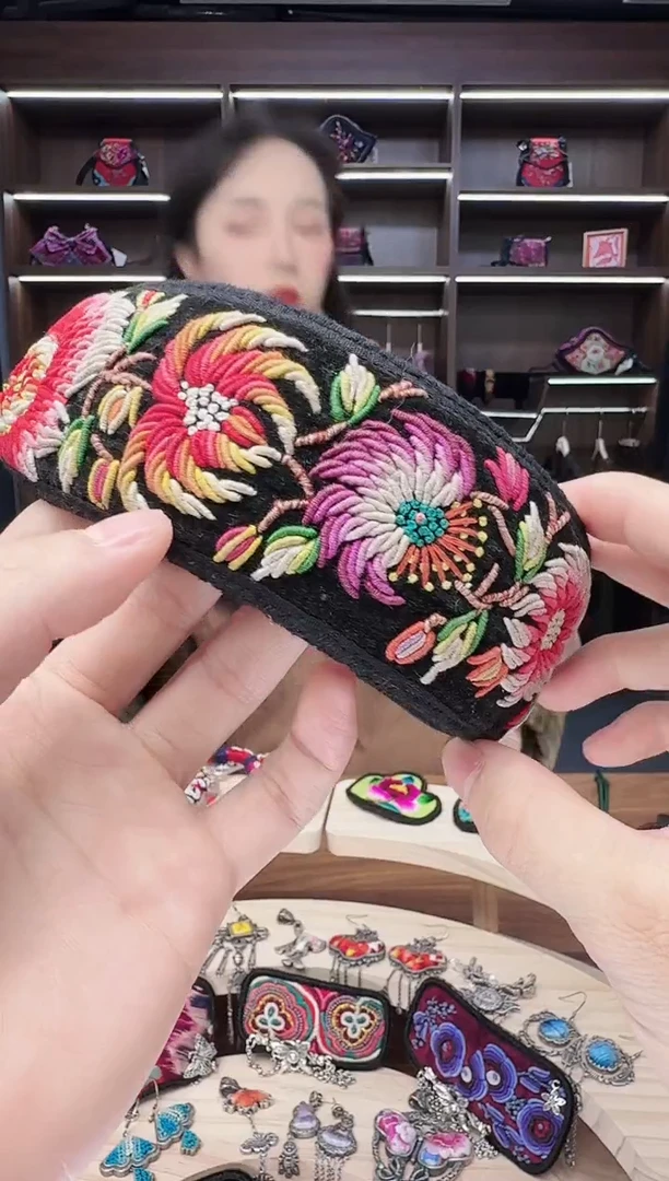 织绣A158蒙阿苏苗绣传承店