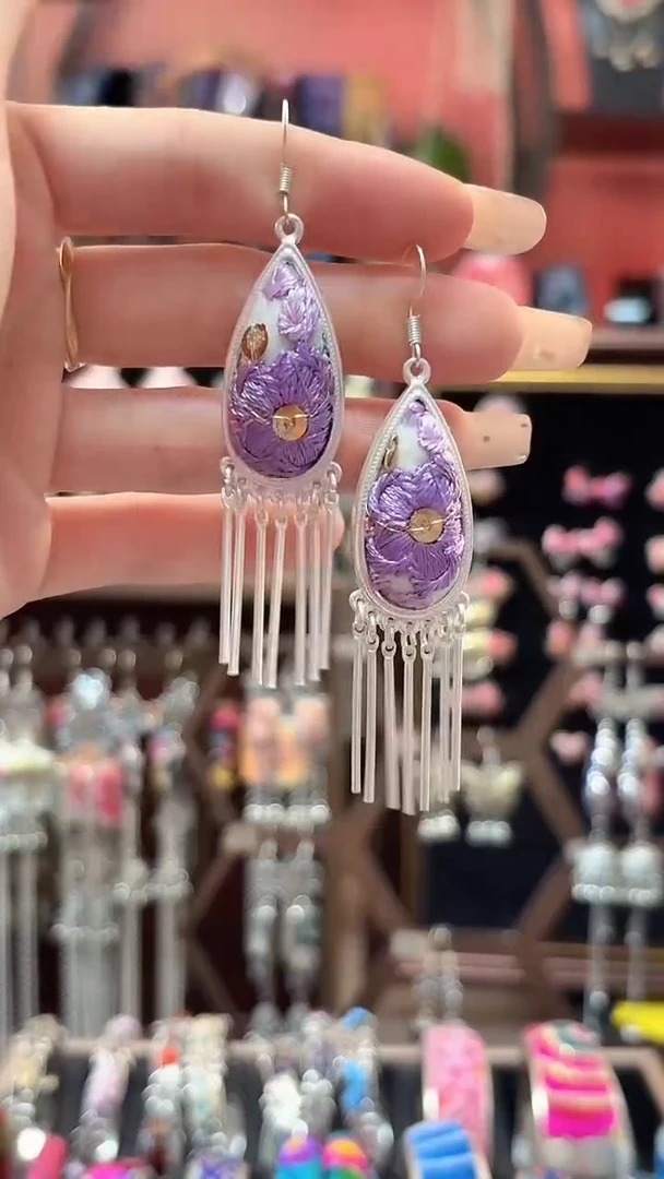 织绣 云织谣民族风精美饰品   100**