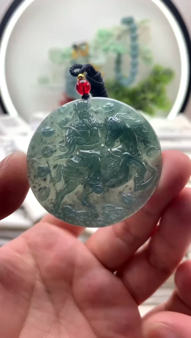 翡翠未镶嵌颈饰财神1