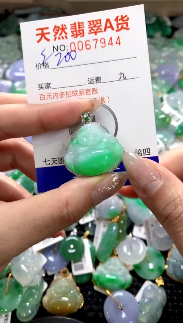 颈饰18K金镶嵌翡翠1111111111111111