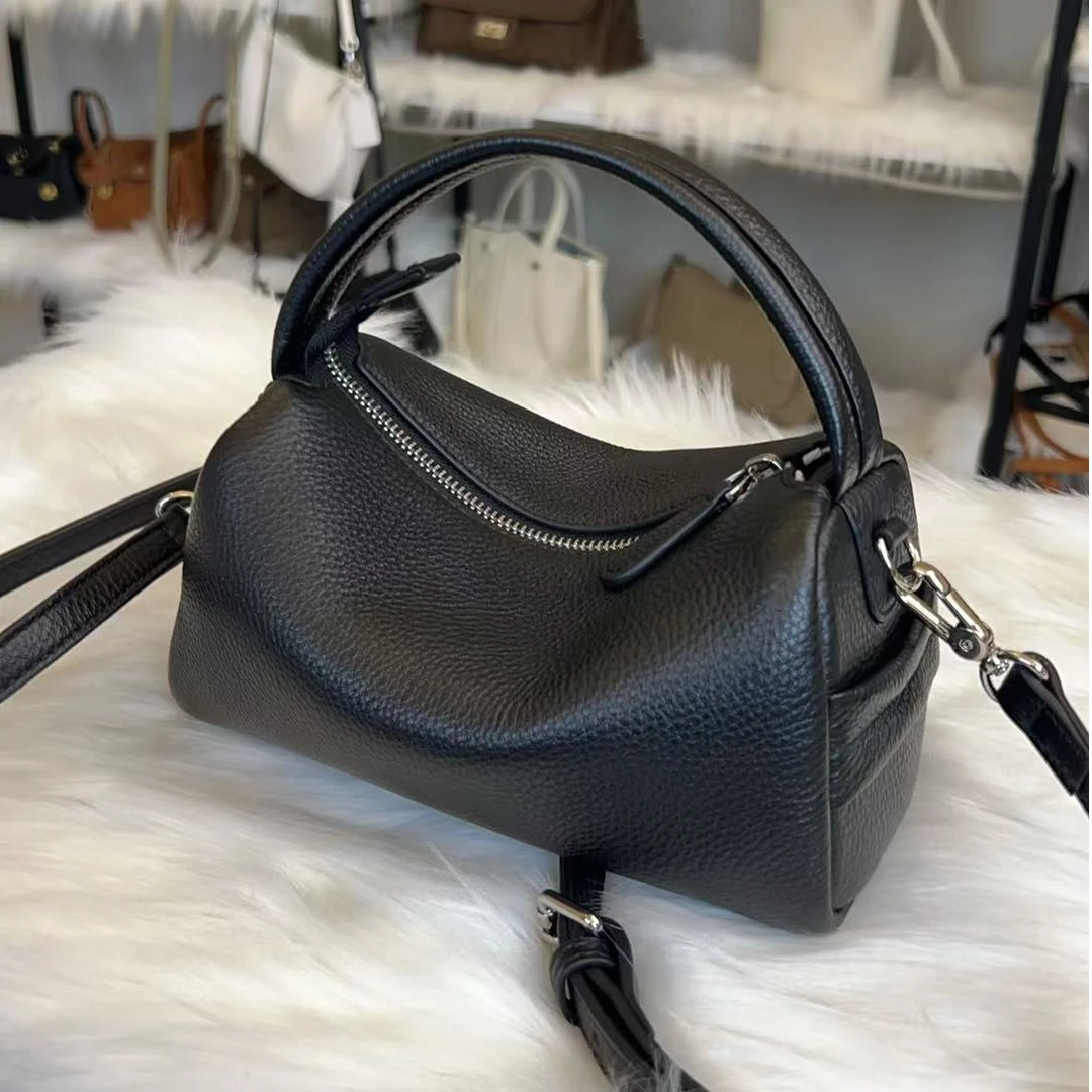 真皮小河豚包女潮流时尚休闲圆筒式耐磨斜挎包拉链百搭方形文艺风