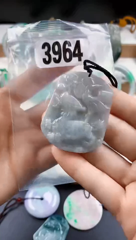 颈饰未镶嵌翡翠天然翡翠吊坠·挂件