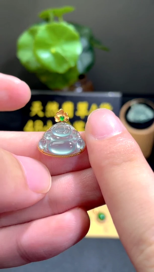 颈饰18K金镶嵌翡翠翡翠A货