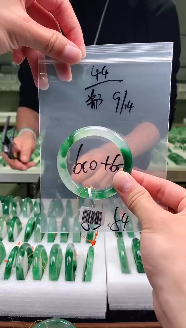 未镶嵌非洲翠手镯石英质玉非洲翠手镯53-54圈口44号