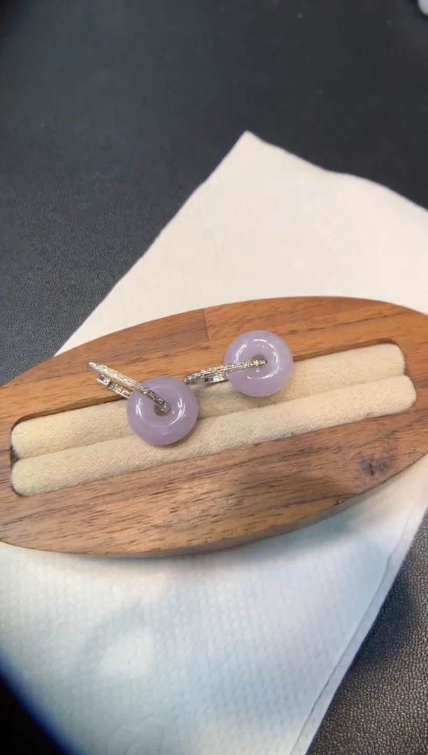 18K金镶嵌翡翠耳饰耳包