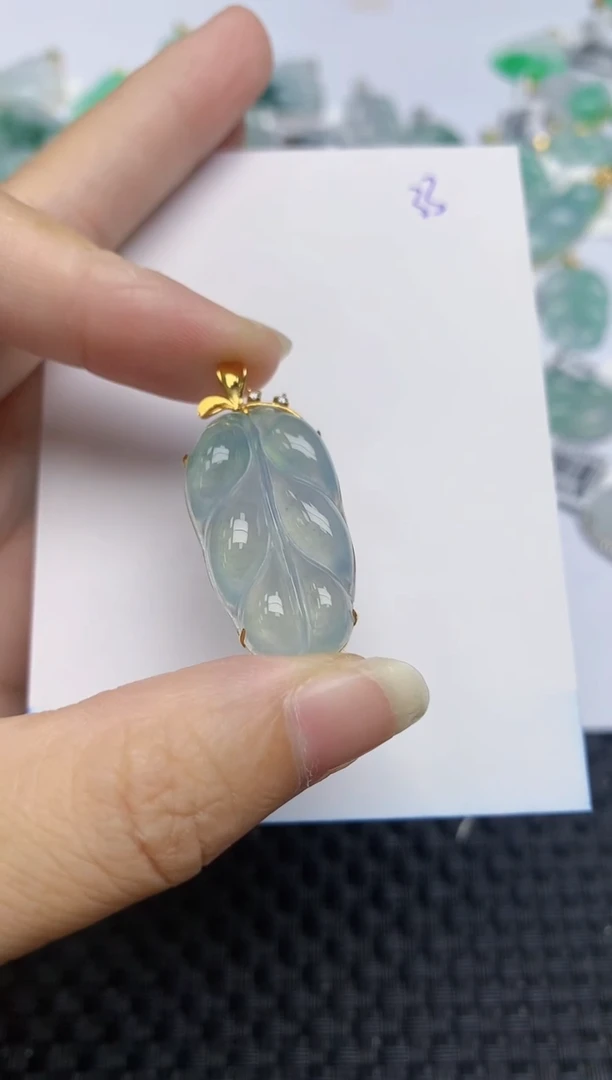 翡翠18K金镶嵌颈饰天然翡翠A货