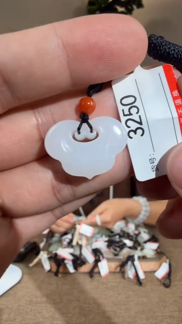 颈饰未镶嵌和田玉J