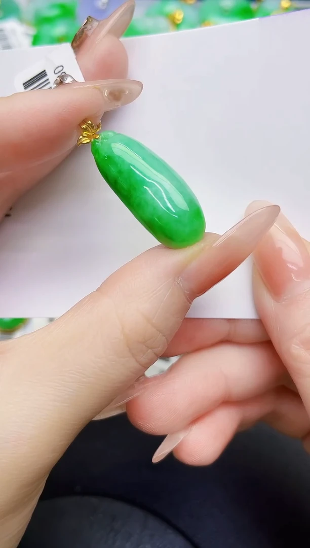 颈饰18K金镶嵌翡翠缅甸天然翡翠A货