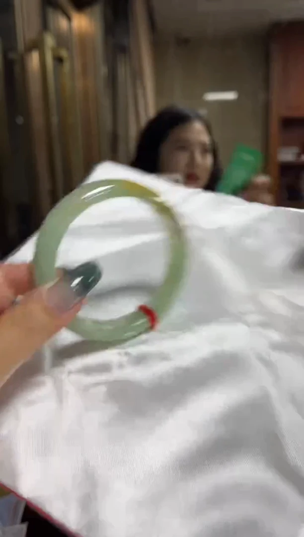 翡翠手镯未镶嵌A货翡翠