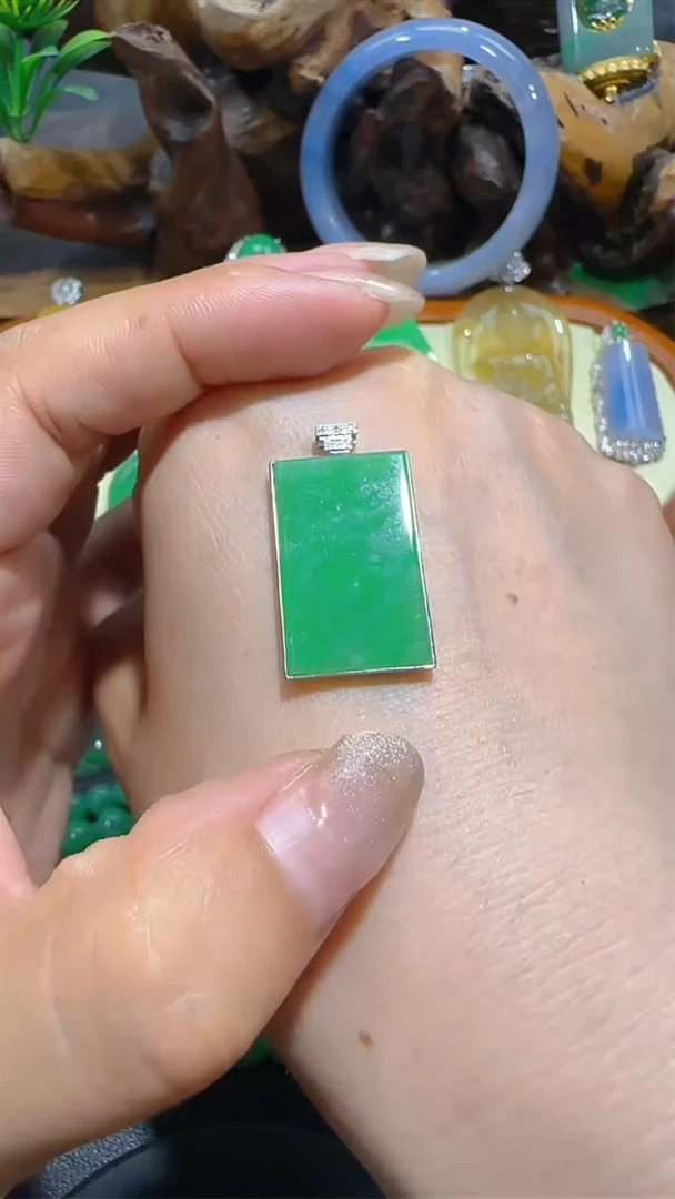 翡翠18K金镶嵌吊坠(不含链)吊坠