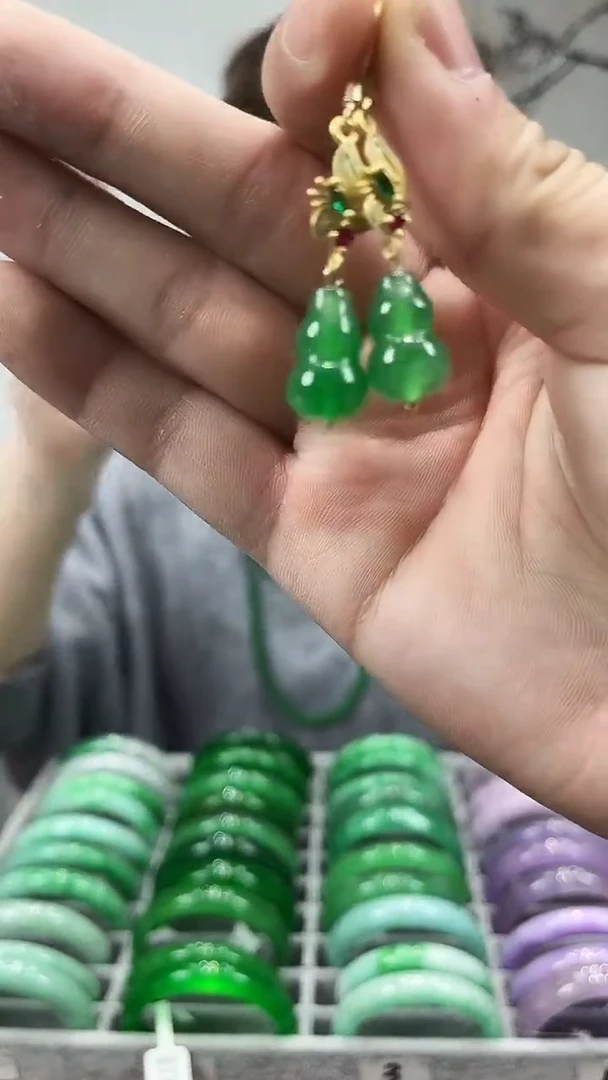 【闪购商品】翡翠耳饰未镶嵌s6      正阳绿葫芦耳钉