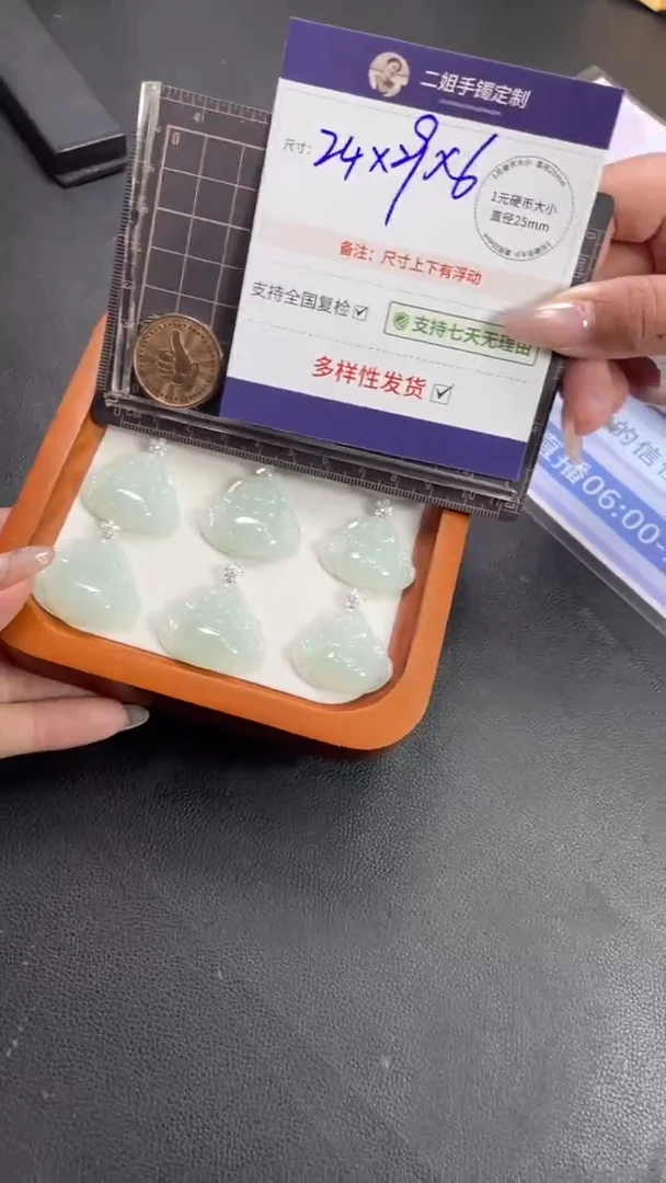18K金镶嵌挂件翡翠高货冰晴绿佛公多样性发其一CP26配绳