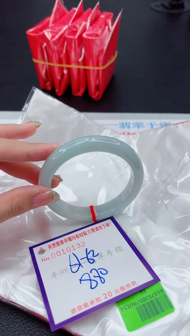 翡翠手镯未镶嵌1