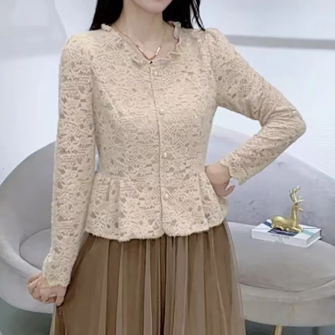 秋季新款磨毛蕾丝法式气质圆领花边衬衫女显瘦甜美减龄洋气上衣