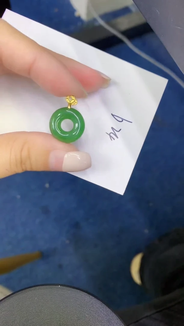 颈饰未镶嵌翡翠缅甸天然翡翠A货