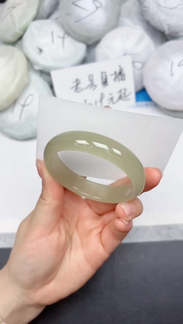 未镶嵌手镯石英质玉A23/55.9