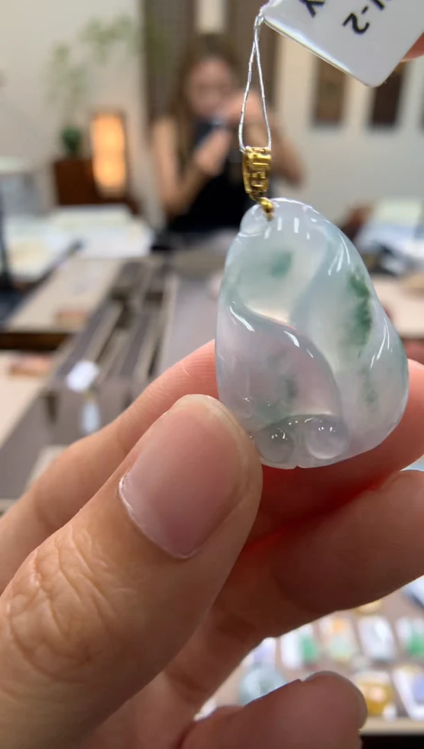 颈饰18K金镶嵌翡翠狐狸