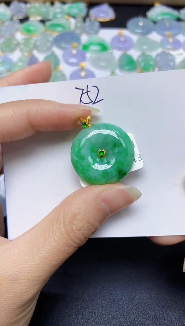 翡翠18K金镶嵌颈饰 天然缅甸翡翠A货