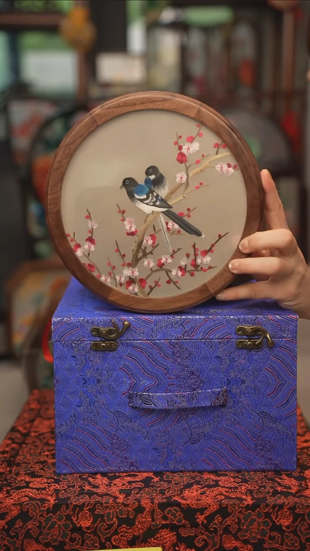 扇子苏绣双面绣胡桃木果盒直径22CM，高11CM
