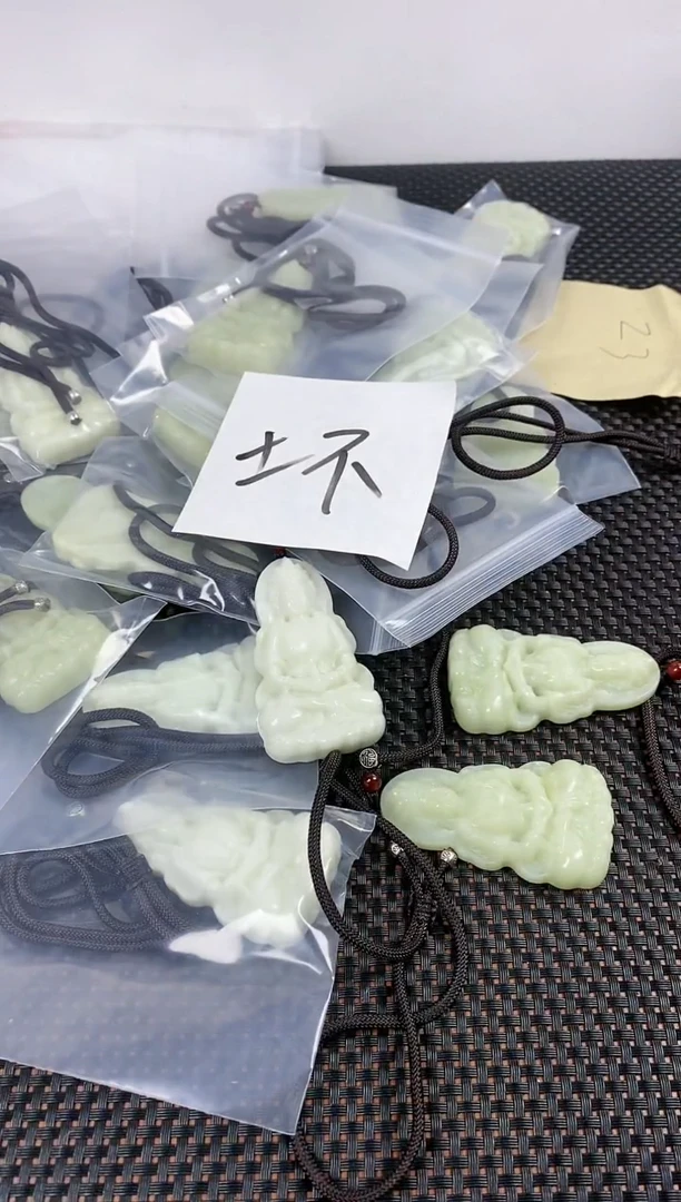 透闪石-蛇纹石玉未镶嵌其它多样性发货一个