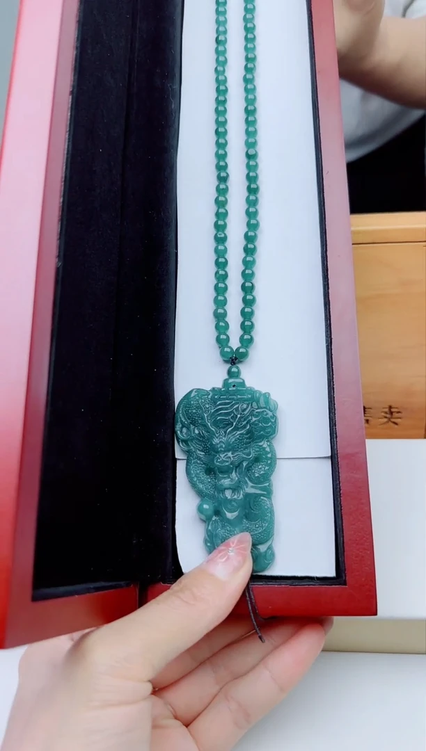 颈饰未镶嵌翡翠多样性发其一