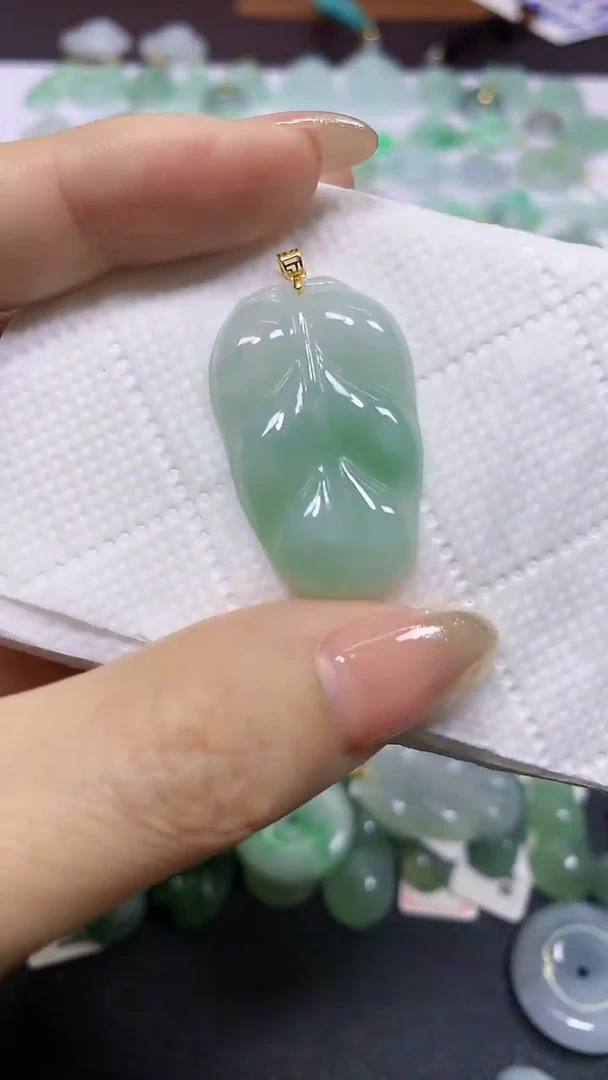 颈饰18K金镶嵌翡翠天然翡翠A货