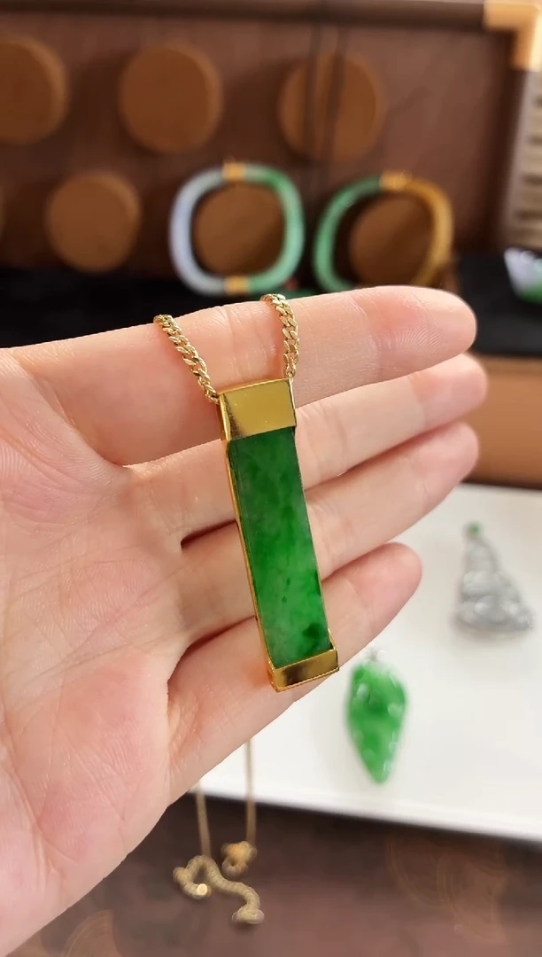 吊坠(不含链)18K金镶嵌翡翠吊坠