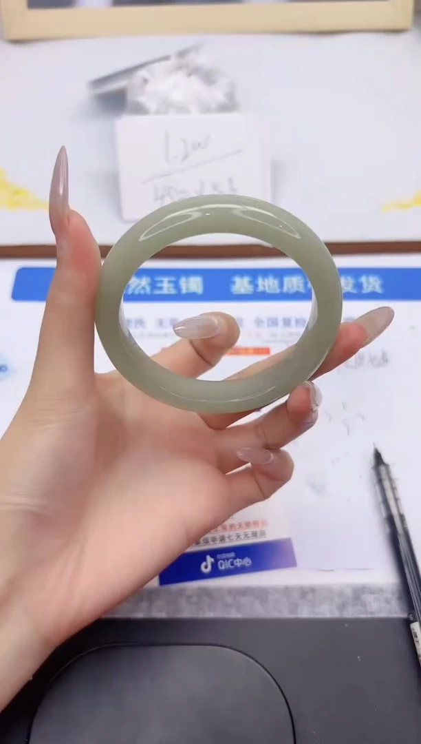 未镶嵌手镯石英质玉L257-60.9