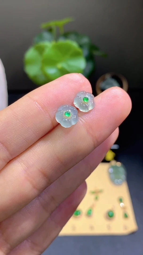 颈饰18K金镶嵌翡翠翡翠A货