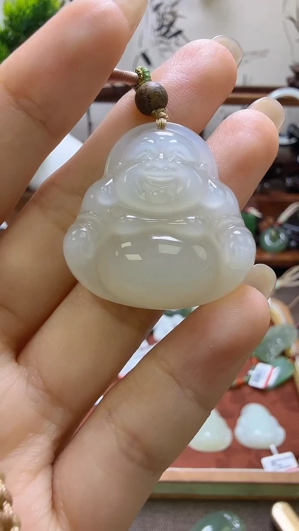 颈饰未镶嵌和田玉吊坠