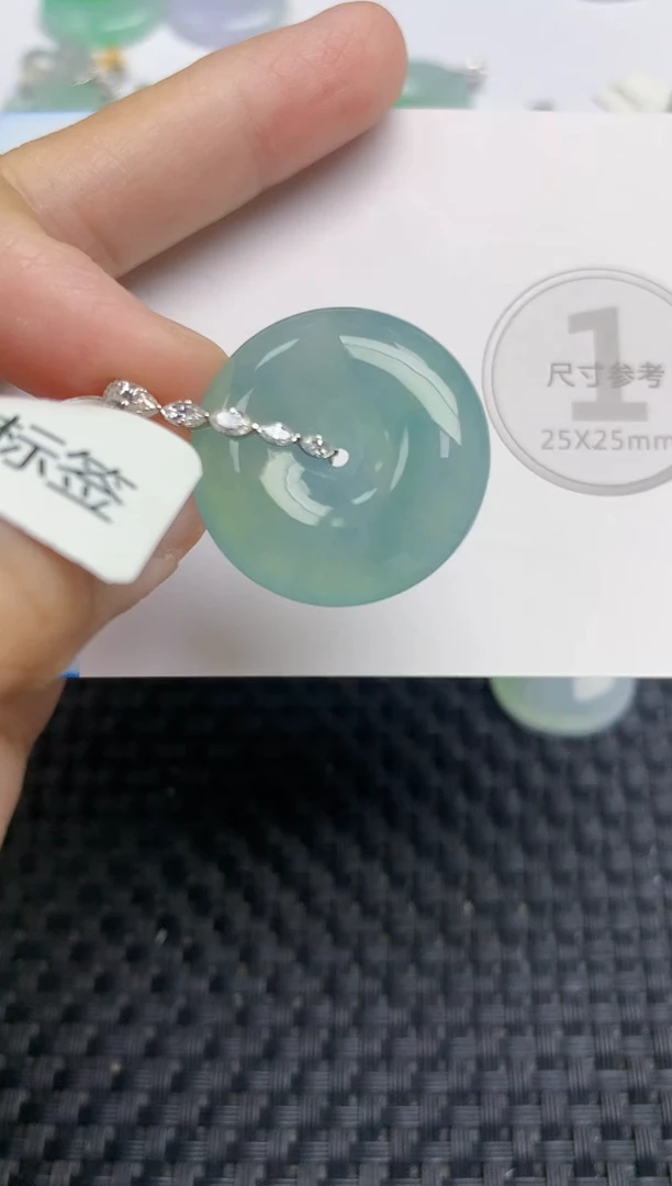 颈饰18K金镶嵌翡翠 天然缅甸A货翡翠百元以上9元证书费自理