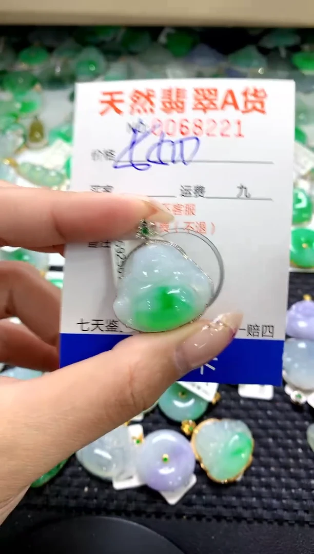 翡翠18K金镶嵌颈饰1111111111111111