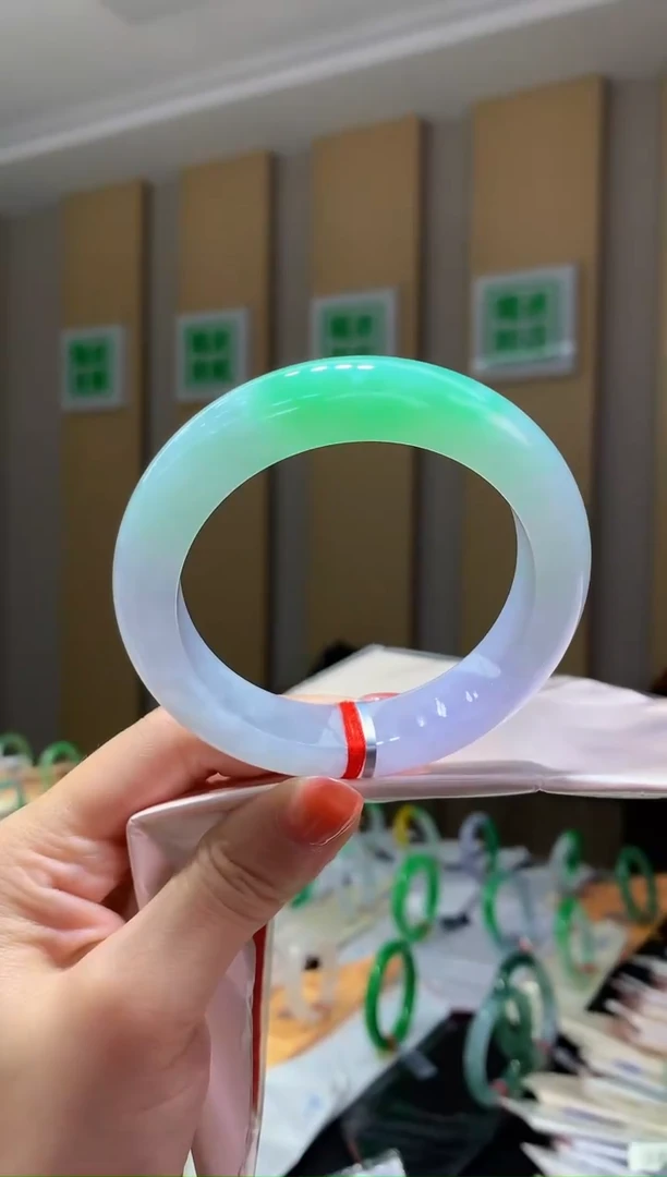 未镶嵌手镯翡翠-C16 圈口58.7 全款16.8万 定金2万