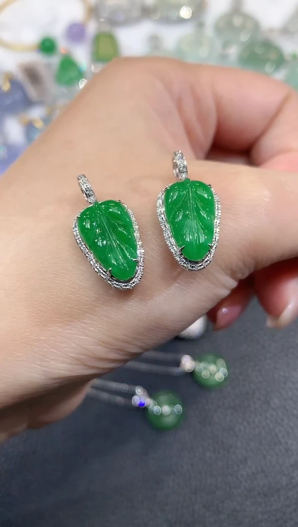 吊坠(不含链)18K金镶嵌翡翠A22 多样性发货一件