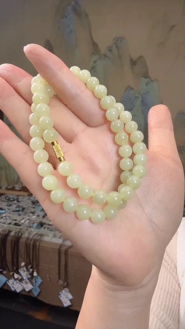 颈饰未镶嵌和田玉.