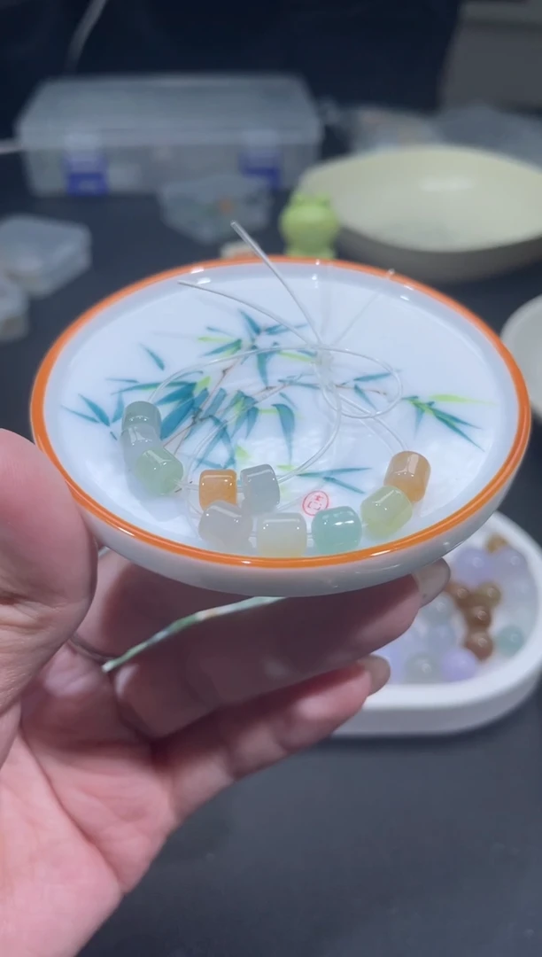 翡翠未镶嵌颈饰冷****?翡翠净货