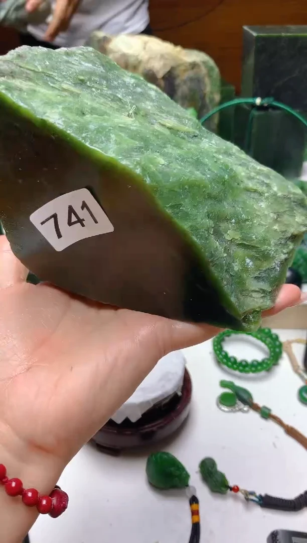 未镶嵌和田玉（碧玉）珠宝半成品1