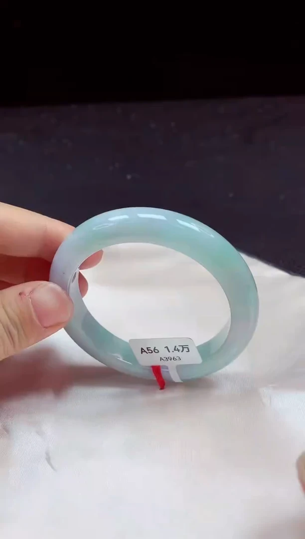 【闪购商品】翡翠手镯未镶嵌镯子56+