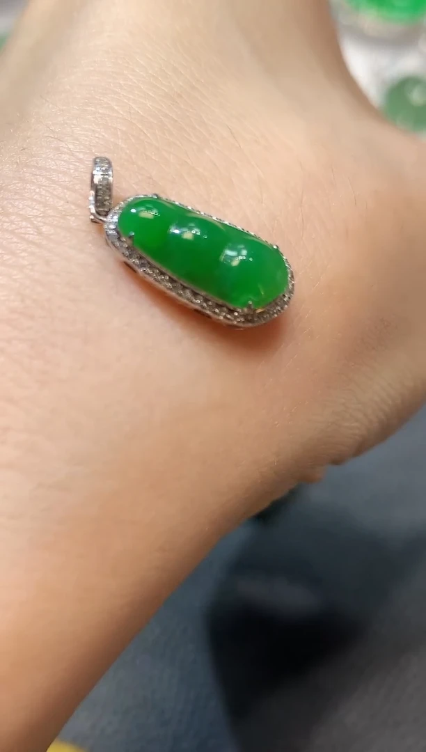 【闪购商品】翡翠吊坠(不含链)18K金镶嵌D52 多样性发货一件