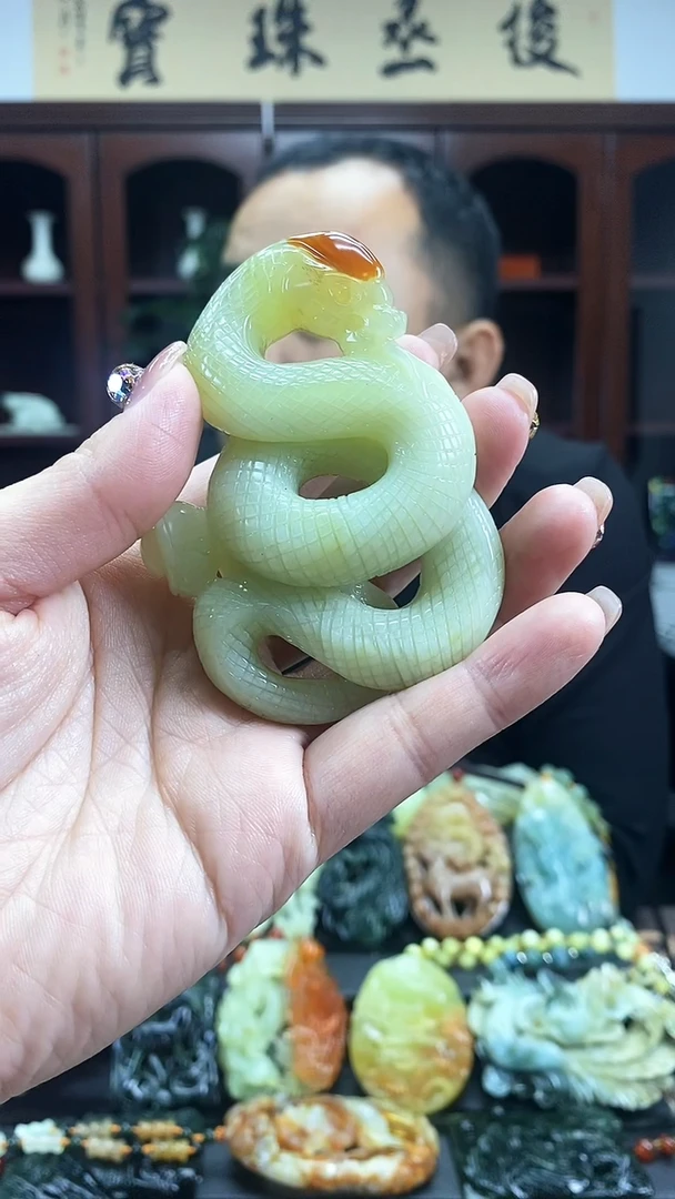 【闪购商品】蛇纹石玉吊坠未镶嵌·