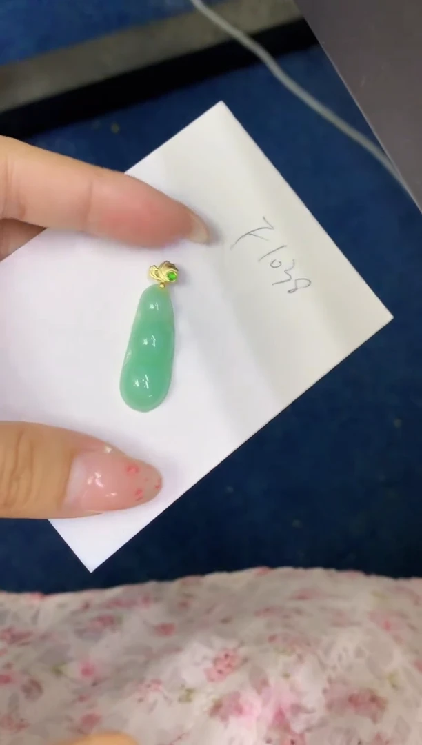 翡翠未镶嵌颈饰缅甸天然翡翠A货