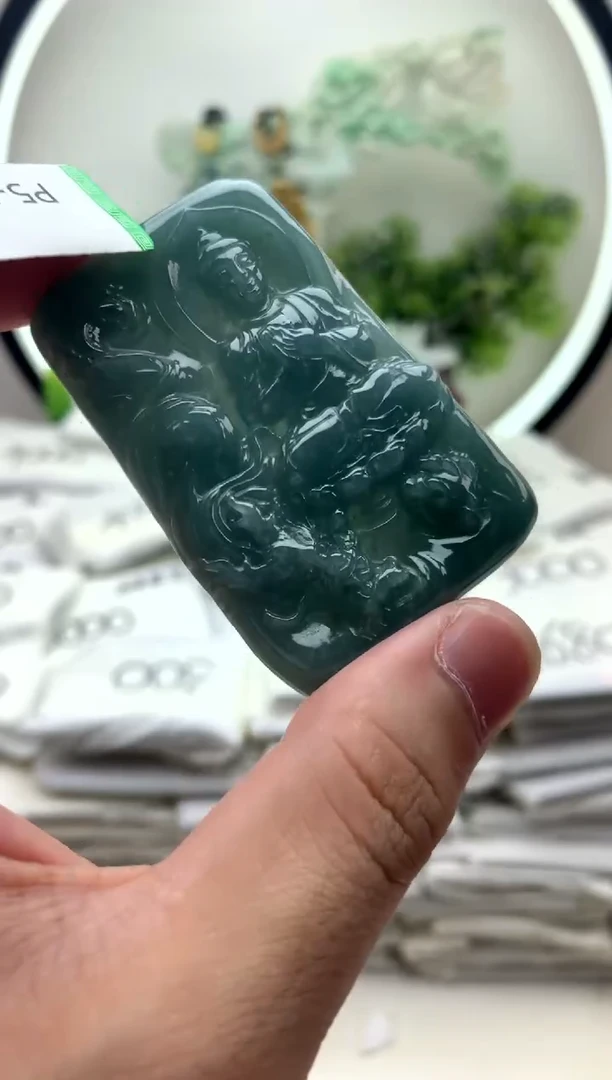 颈饰未镶嵌翡翠大日如来
