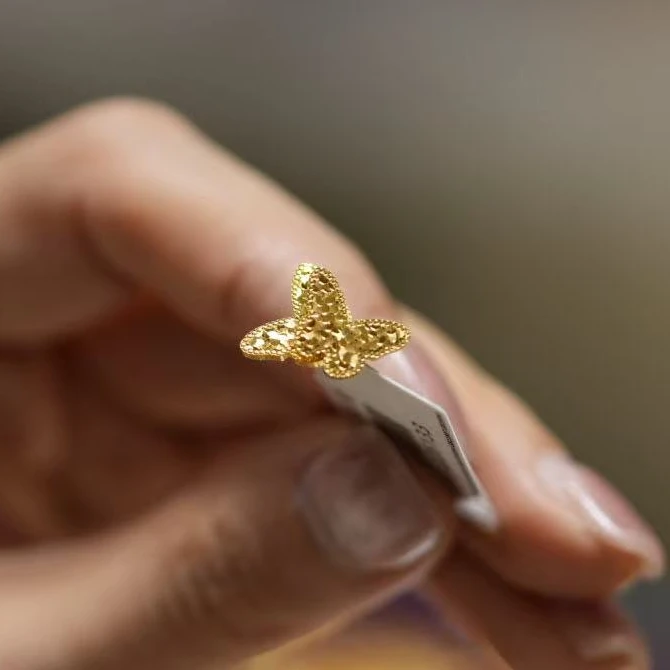 【巧玲专属】足金999龙鳞蝴蝶耳钉 经典时尚百搭 2.71