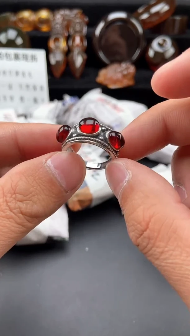 【闪购商品】琥珀戒指银S925镶嵌血珀戒指