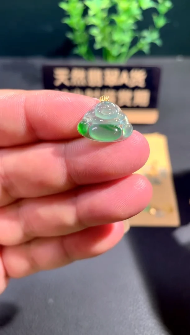 颈饰18K金镶嵌翡翠翡翠