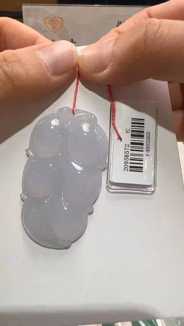 颈饰18K金镶嵌翡翠翡翠饰品