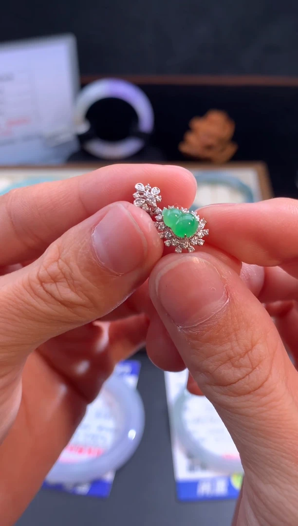 18K金镶嵌定制翡翠01翡翠手镯抛光葫芦