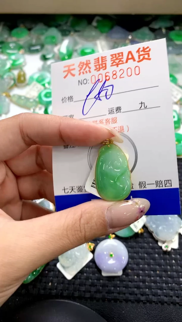翡翠18K金镶嵌颈饰1111111111111111